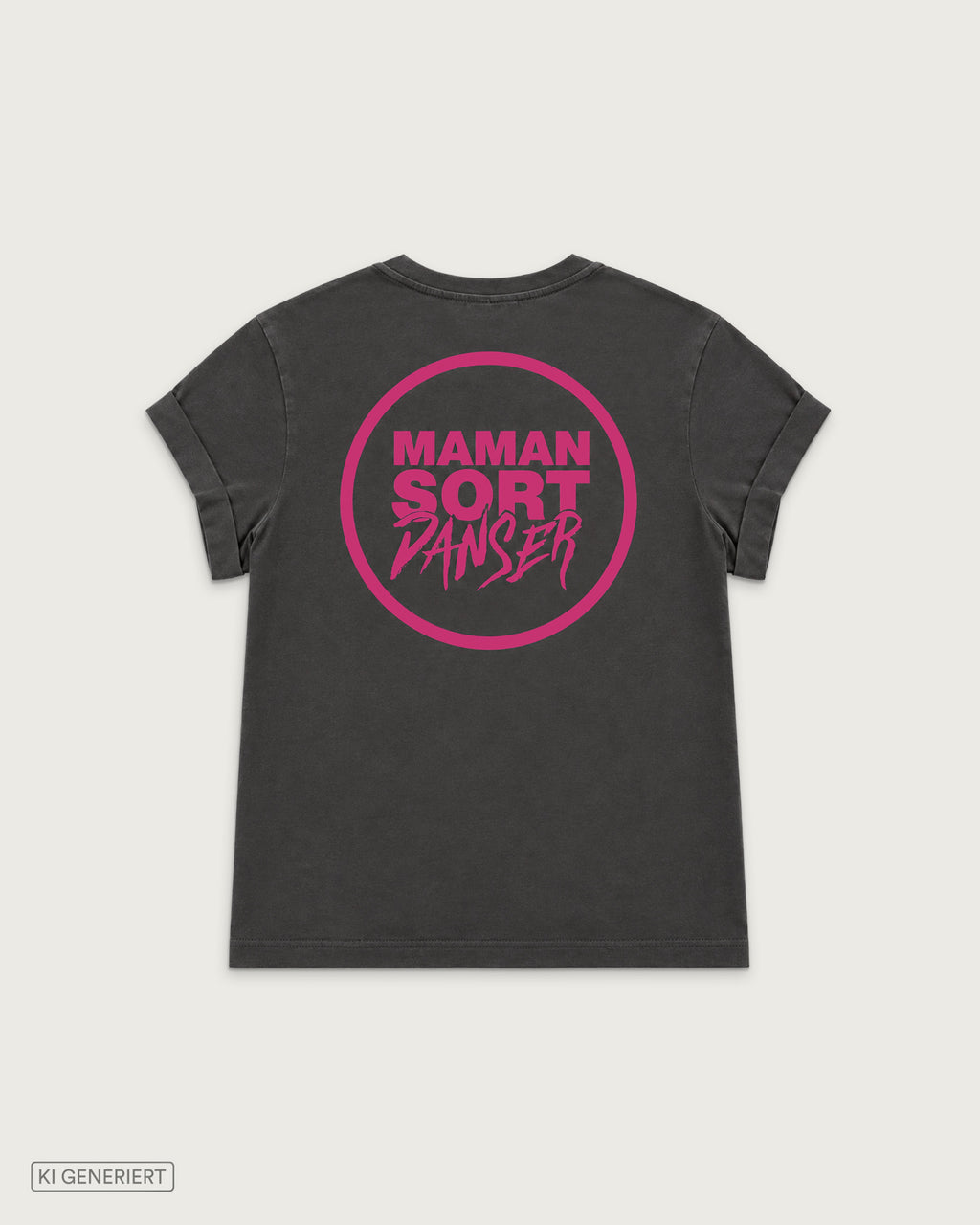 Rückansicht eines dunkelgrauen T-Shirts mit umgeschlagenen Ärmeln und großem pinkem „Maman sort danser“ Logo auf dem Rücken